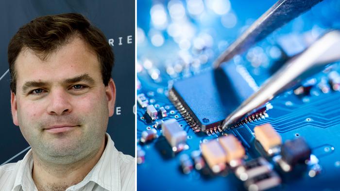 Mounting between a personal port and a printed circuit board
