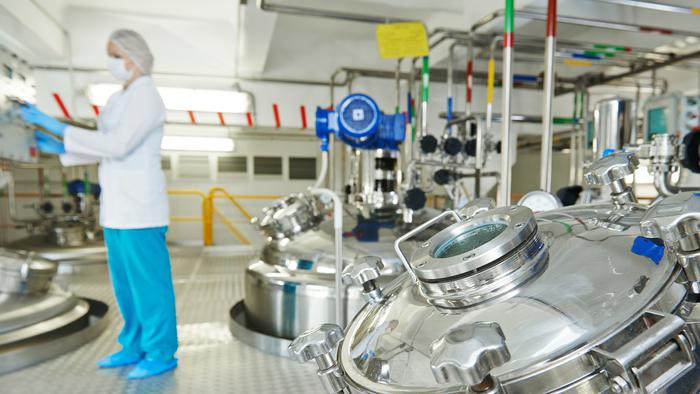 pharmaceutical factory equipment mixing tank on production line in pharmacy industry manufacture factory